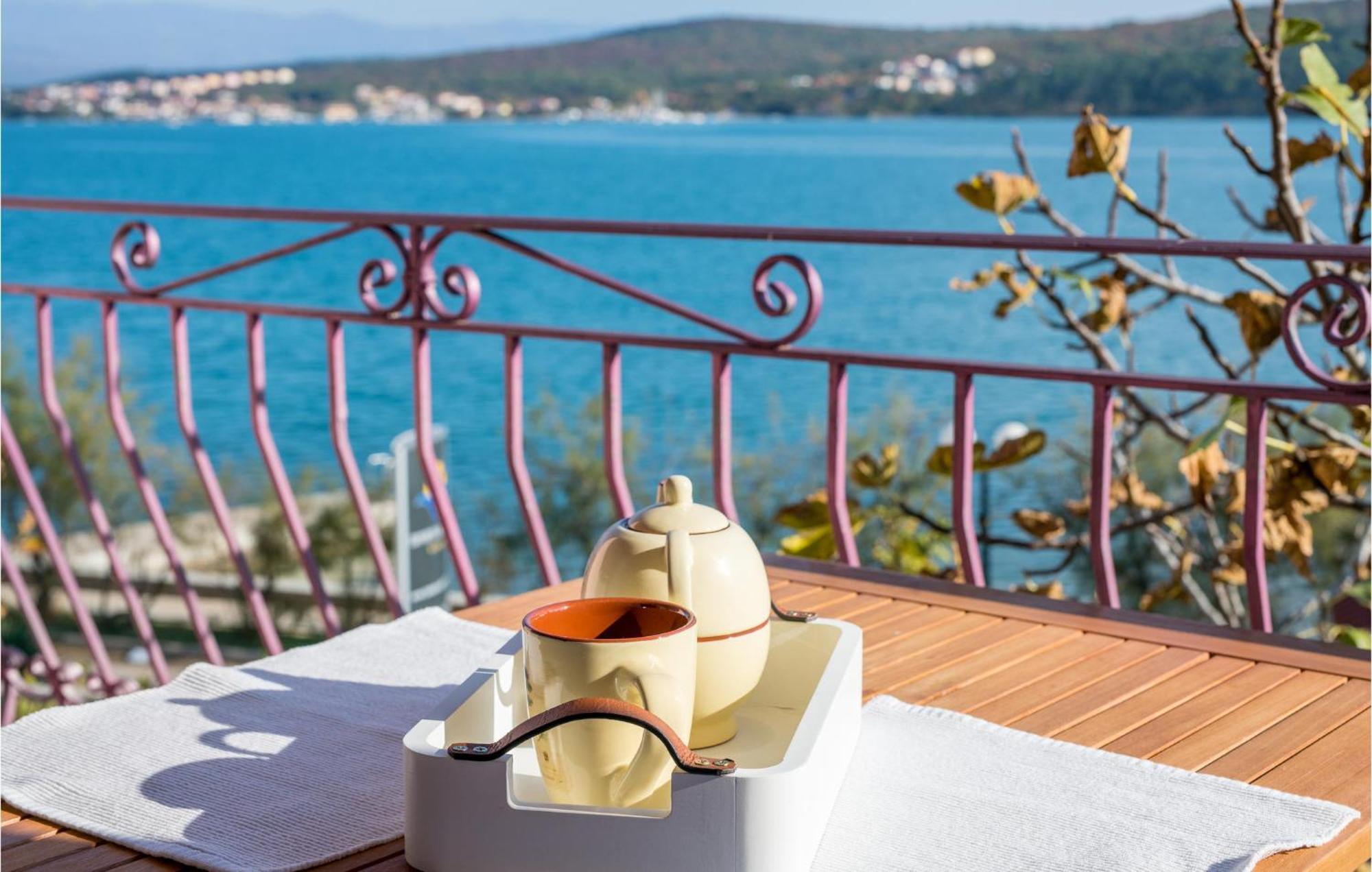 Gorgeous Apartment In Cizici With House Sea View Extérieur photo
