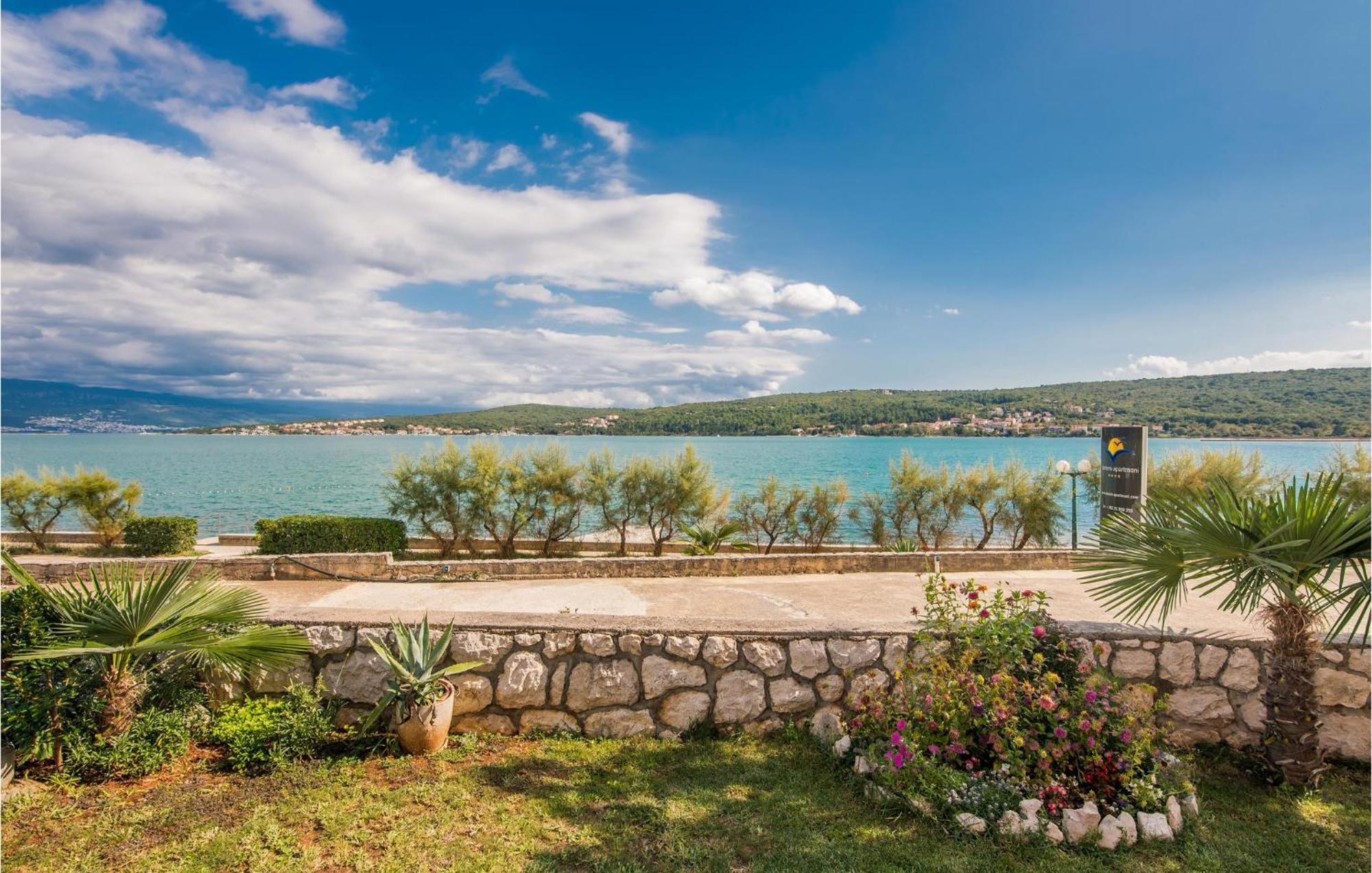 Gorgeous Apartment In Cizici With House Sea View Extérieur photo